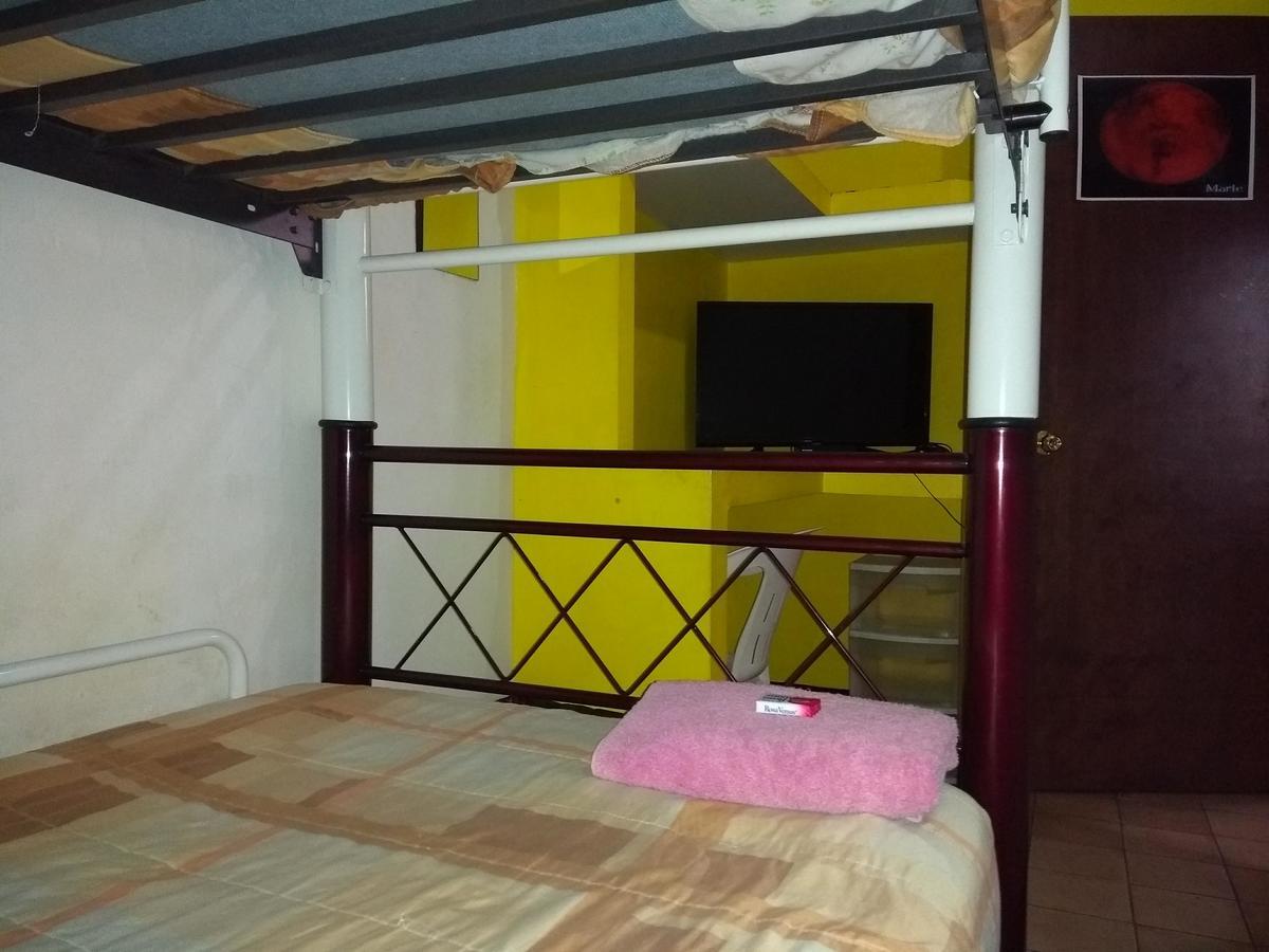 גואדלחארה Hostal Casa Anita מראה חיצוני תמונה