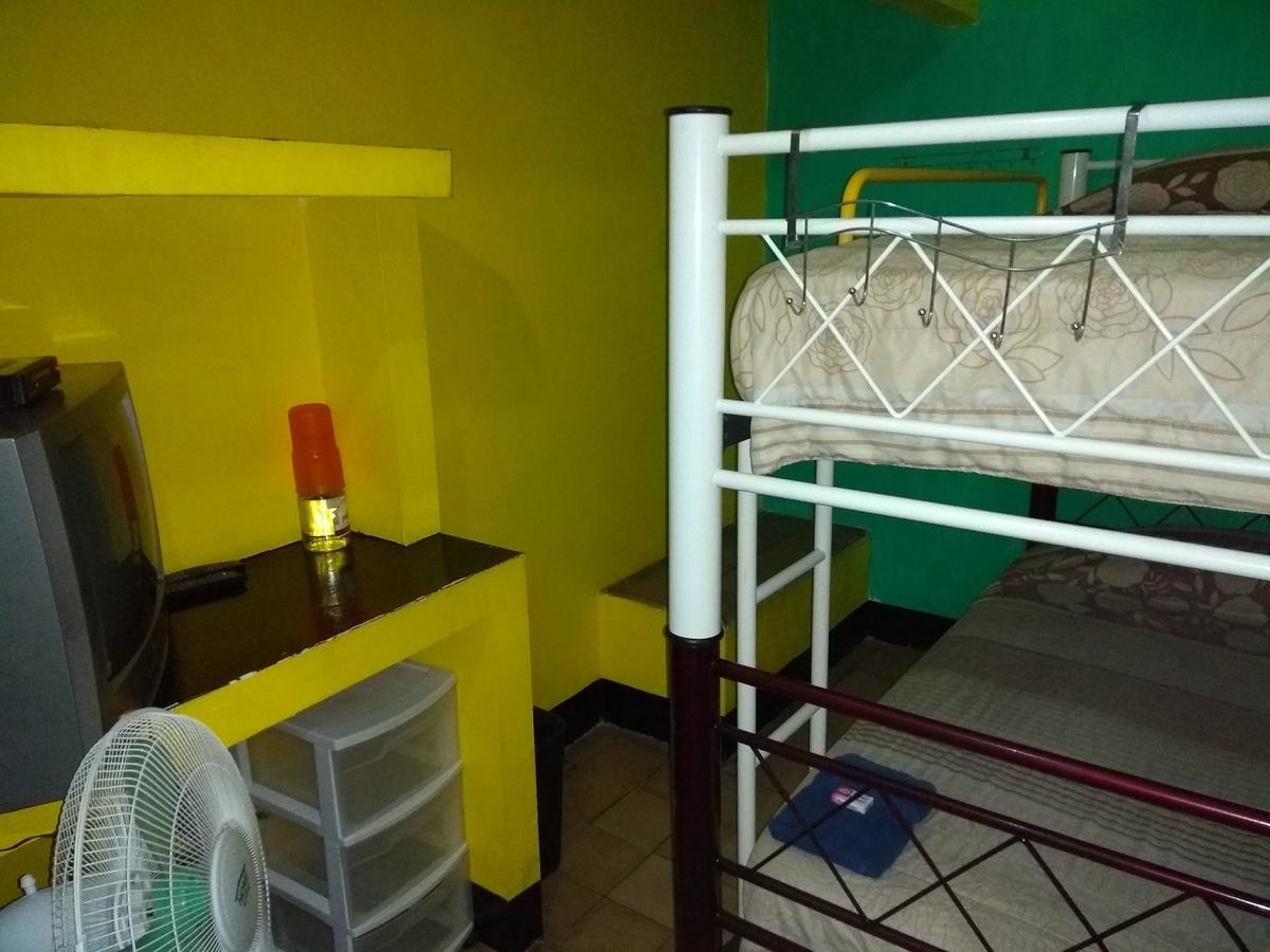 גואדלחארה Hostal Casa Anita מראה חיצוני תמונה