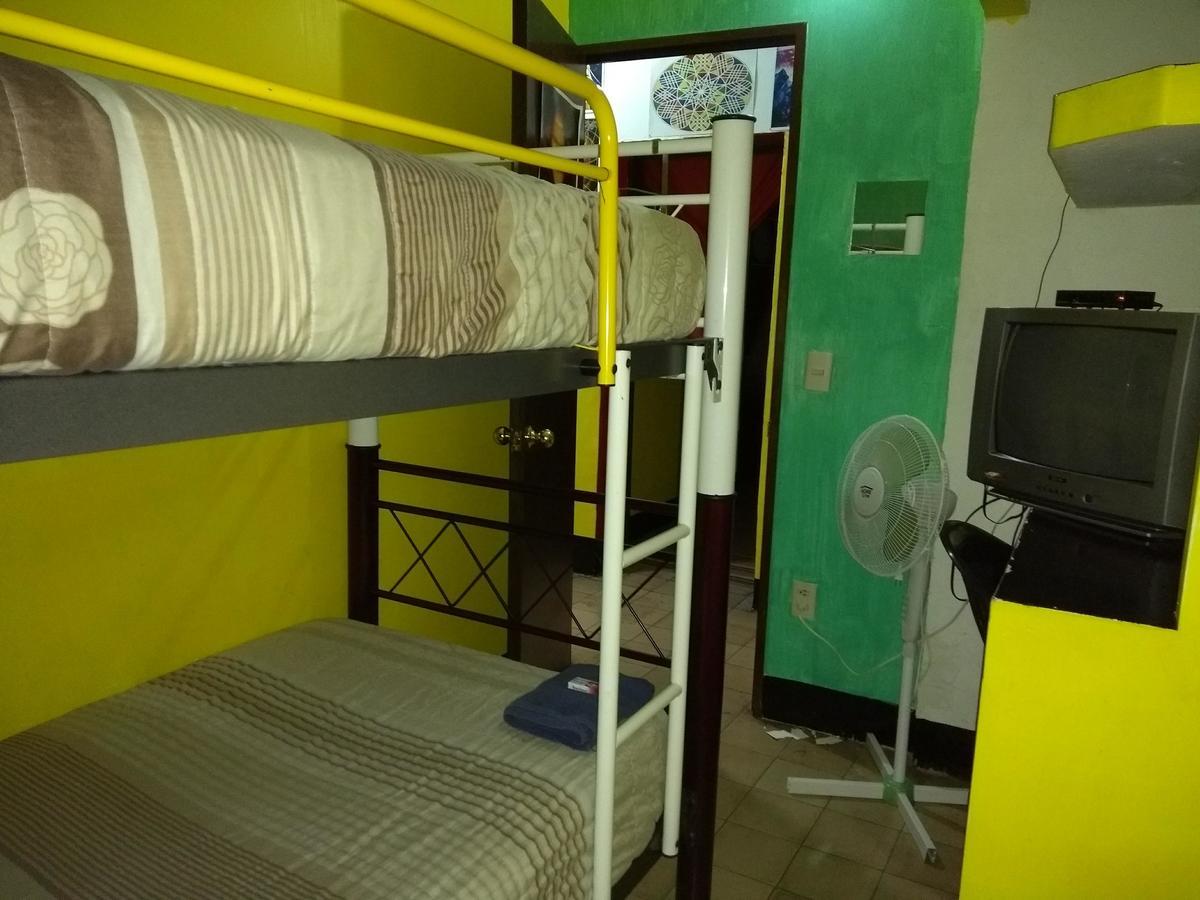 גואדלחארה Hostal Casa Anita מראה חיצוני תמונה